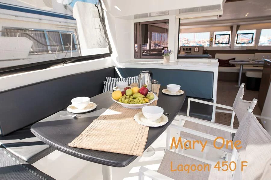 Lagoon 450  Flybridge 1 (Mary # One AIRCO-GENERATOR//WATERMAKER  paleros)  - 6