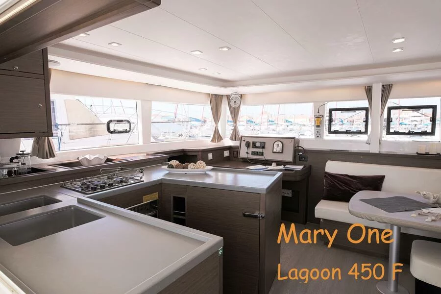 Lagoon 450  Flybridge 1 (Mary # One AIRCO-GENERATOR//WATERMAKER  paleros)  - 9