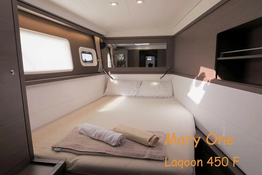 Lagoon 450  Flybridge 1 (Mary # One AIRCO-GENERATOR//WATERMAKER  paleros)  - 4