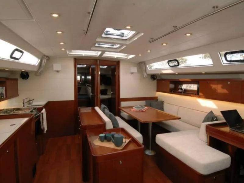 Oceanis 50 Family (Flying Colours) Interior image - 13