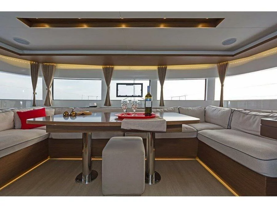 Lagoon 50 (HAPPY FEET (ONLY SKIPPERED)) Interior image - 3