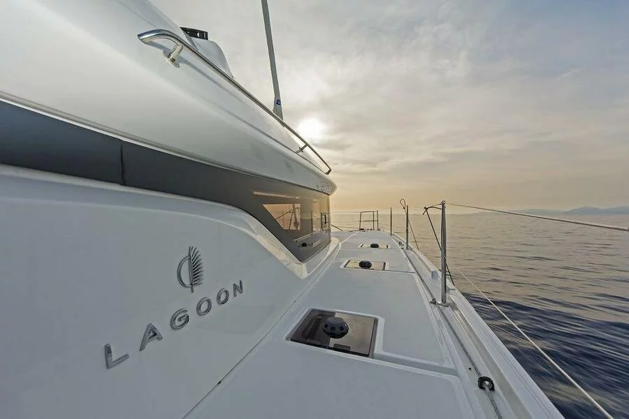 Lagoon 50 (HAPPY FEET (ONLY SKIPPERED))  - 23