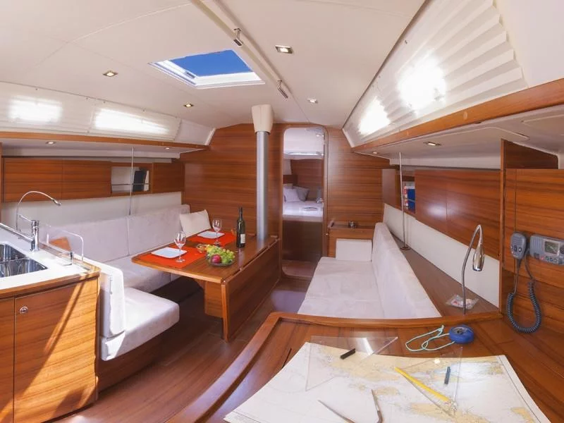 Salona 41 Performance (WHITE BUTTERFLY) Interior image - 1