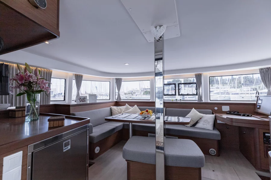 Lagoon 42 (2020) equipped with generator, A/C (sal (HAPPY KEY) Interior image - 14