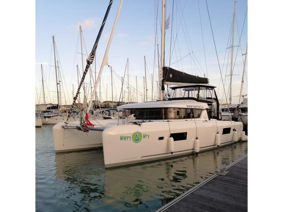 Lagoon 42 (2020) equipped with generator, A/C (sal (HAPPY KEY) Main image - 0