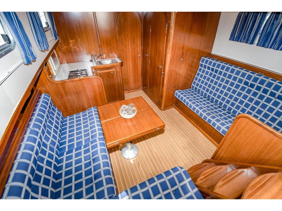 Menorquina Yacht 100 (Mar de Coral) Interior image - 5