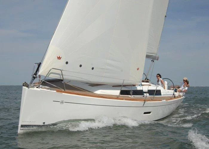 Dufour 335 GL (Kopernik) Sailing - 2