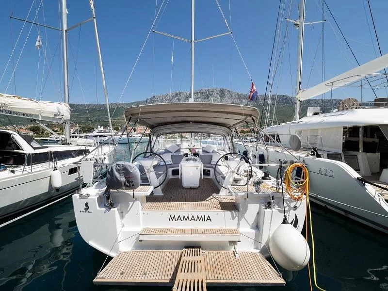 Oceanis 51.1 (MAMAMIA (WITH AC&GENERATOR OWNER VERSION))  - 2