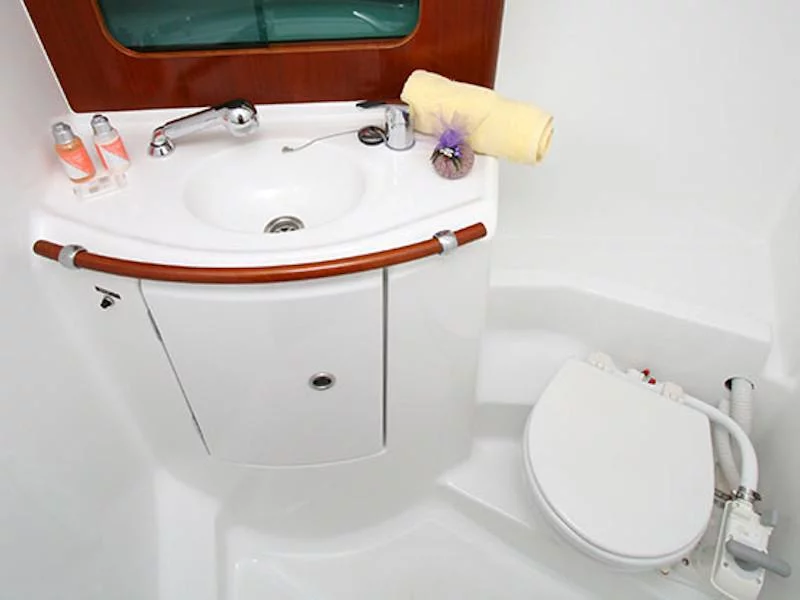Oceanis 331 (Martha) Bathroom - 8