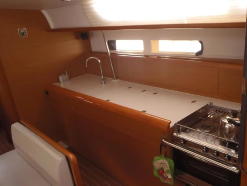 Sun Odyssey 479 (Guinness  - 4 electric WC - new sails 2022)  - 9