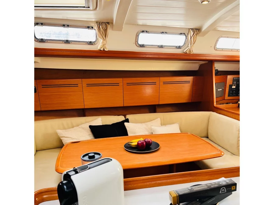 Cyclades 50.5 (Gentle Wind (A/C, generator, electric heads,solar panel)) Interior image - 4