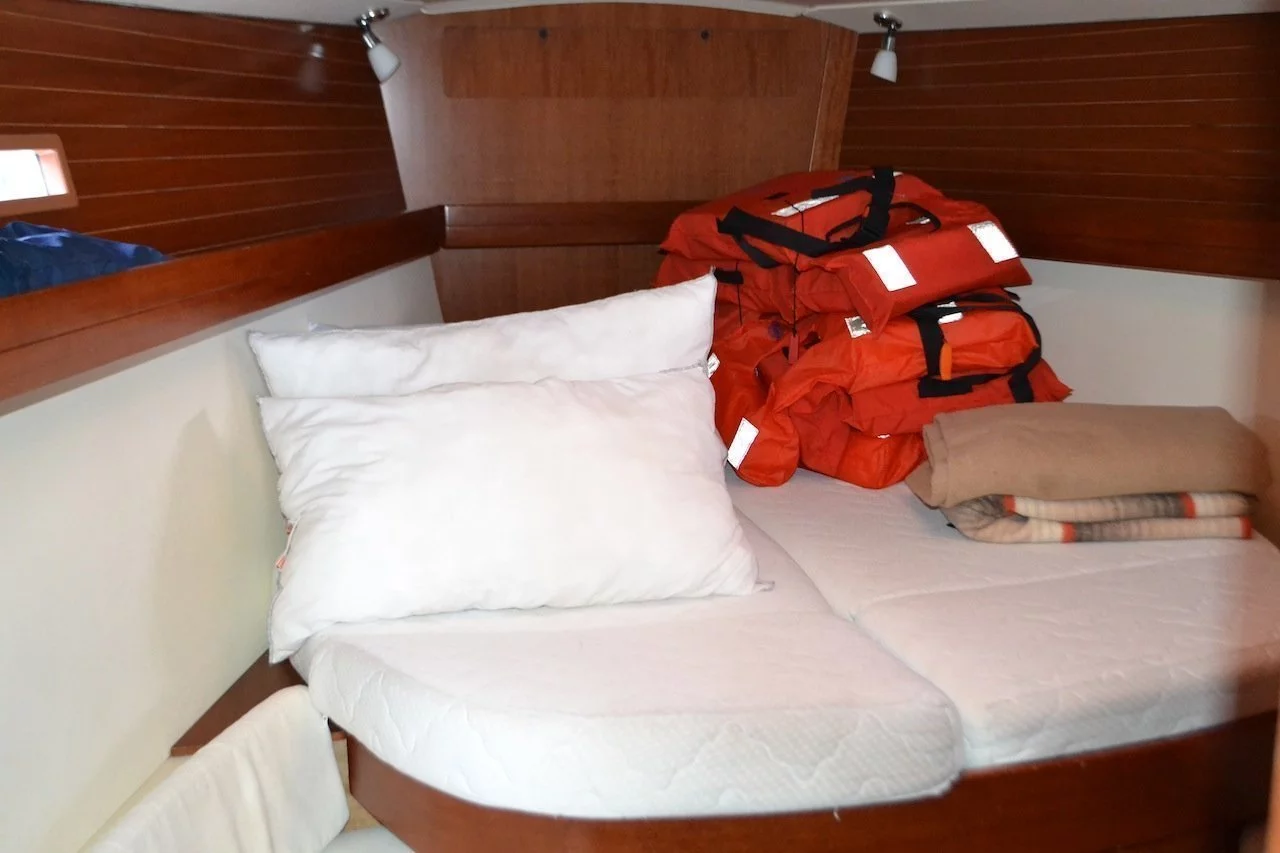 Dufour 425 (Hook) bow cabin - 1