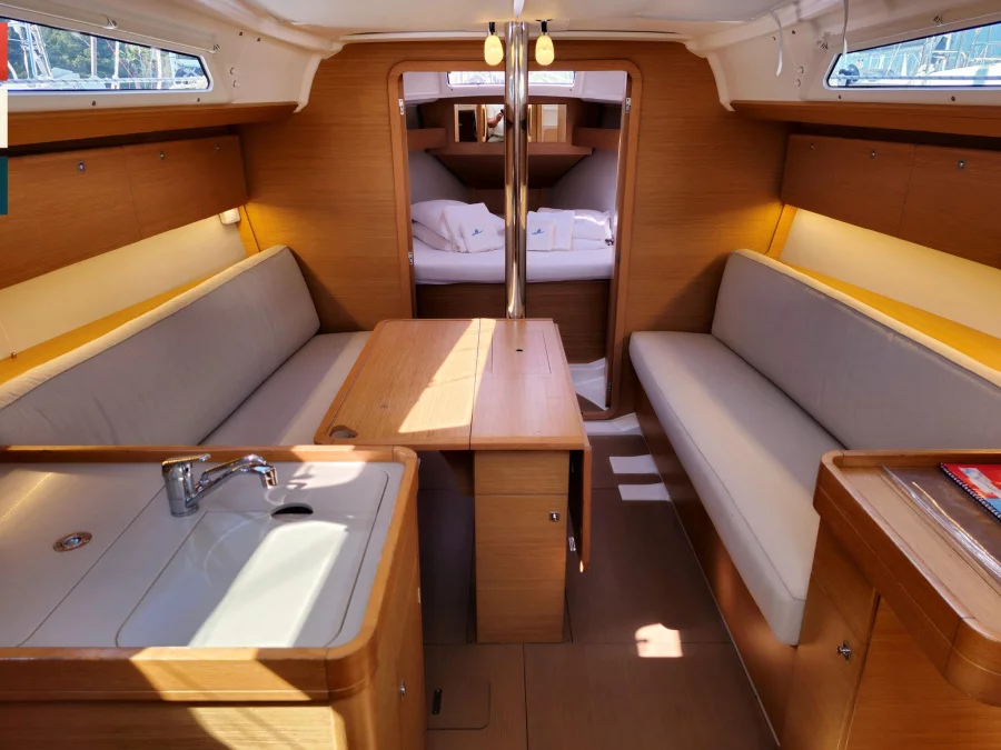Dufour 360 Grand Large (Layla) Interior image - 18
