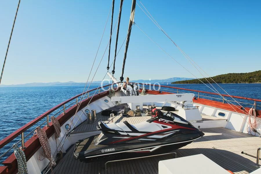 Luxury Sailing Yacht Corsario (Corsario)  - 18
