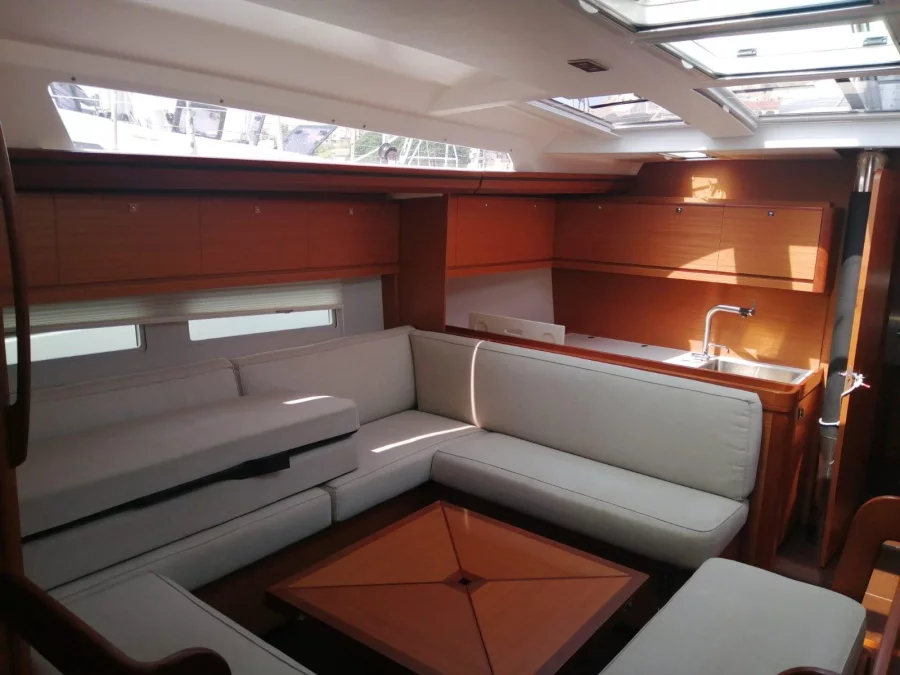 Dufour 520 Grand Large (Moscow Mule) Interior image - 49