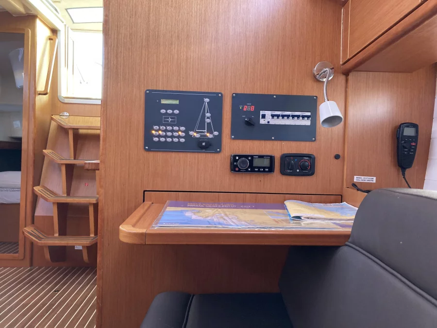 Bavaria 37 Cruiser (Hanni) Interior image - 3