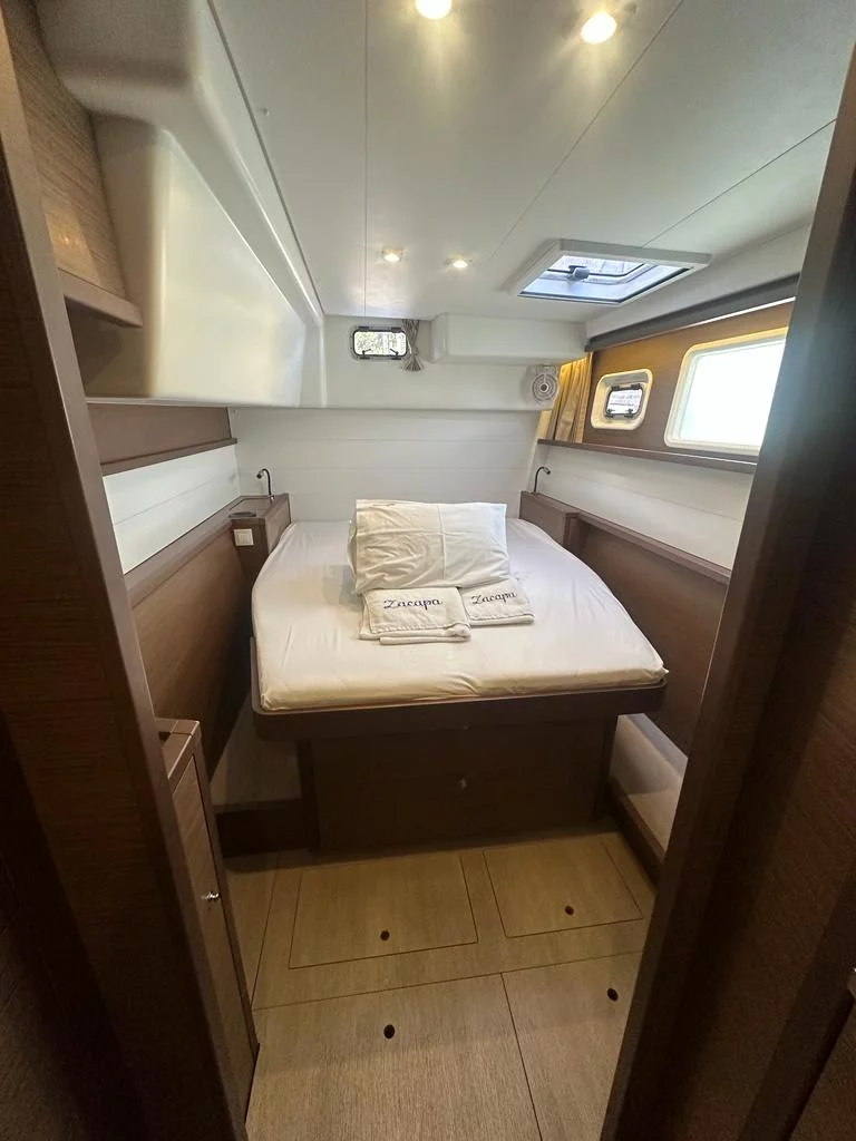Lagoon 450  Flybridge (ZACAPA (generator, air condition, water maker, 2 SUP free of charge))  - 9