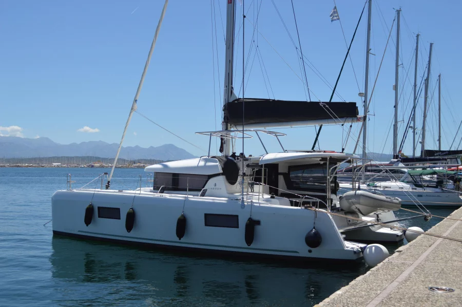 Lagoon 42 (FANTASEA (generator, air condition, 1 SUP free of charge))  - 12