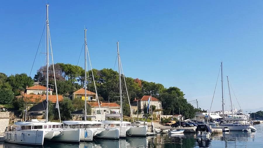 Beneteau Cyclades 43.4 (HIMALAYA) Marina Rogač - catamarans (photo taken 2019) - 9