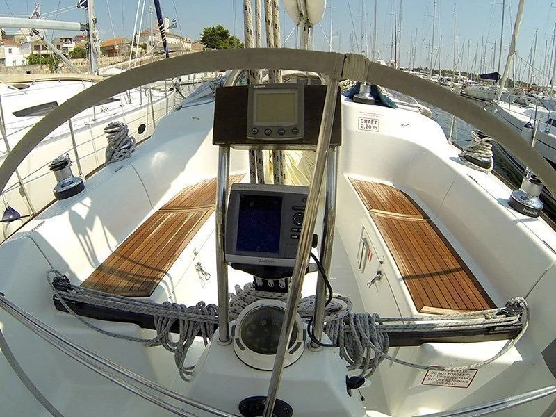 Grand Soleil 40 (Šjor (Main sail 2016, Genoa 2018)) GPS plotter in cockpit - 17