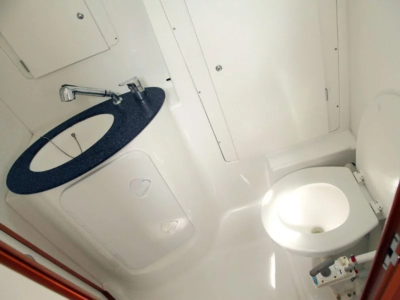 Beneteau Cyclades 43.4 (TIGRIS) Interior - toilet (photo taken 2019) - 3