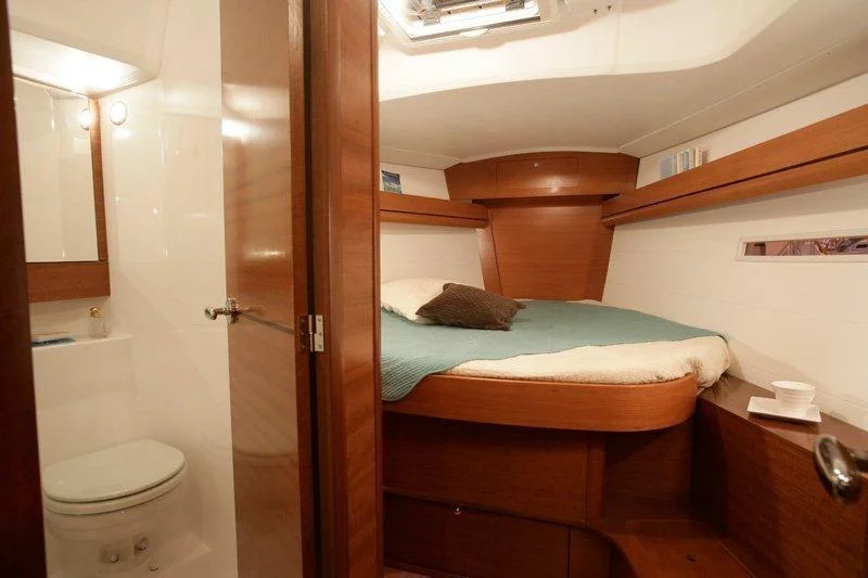 Dufour 405 GL (Mymoon) Front Cabin - 22