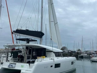 Lagoon 42 (Bellatrix (A/C,Electric Heads)) 