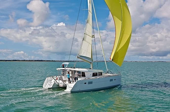 Lagoon 400 S2 - 4 + 2 cab. (Treanne (Cabin charter) starboard bow)  - 0