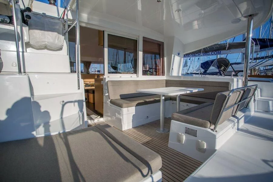 Lagoon 400 S2 - 4 + 2 cab. (Treanne (Cabin charter) starboard bow)  - 3