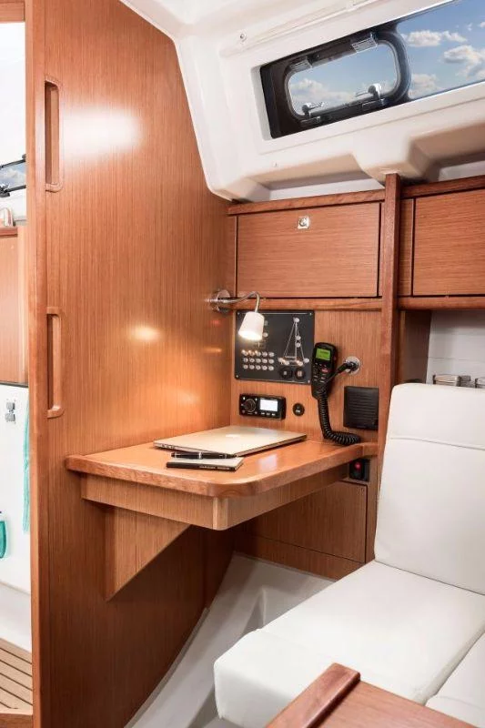 Bavaria Cruiser 34 - 2 cab. (Licence to chill)  - 10
