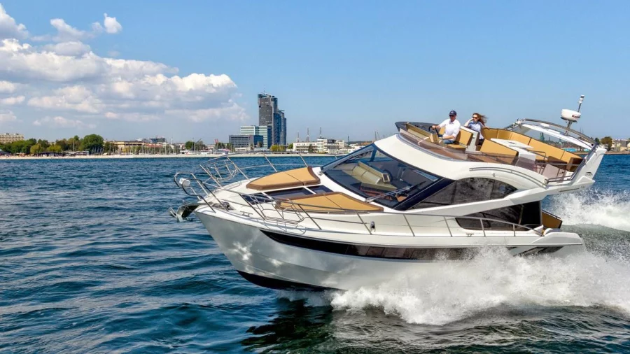 Galeon 420 Fly (Amber Blue)  - 3
