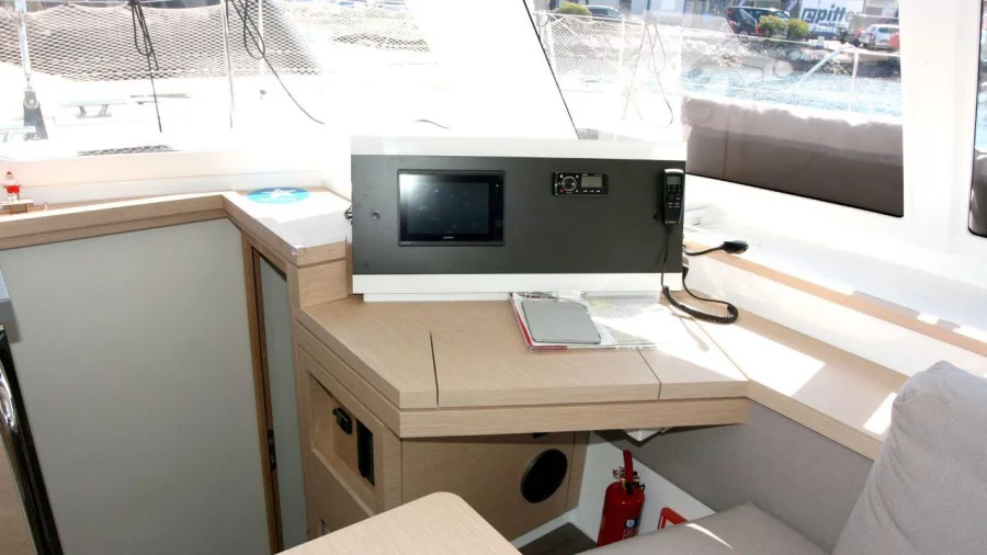 Fountaine Pajot Lucia 40 (Luna Rossa II)  - 17