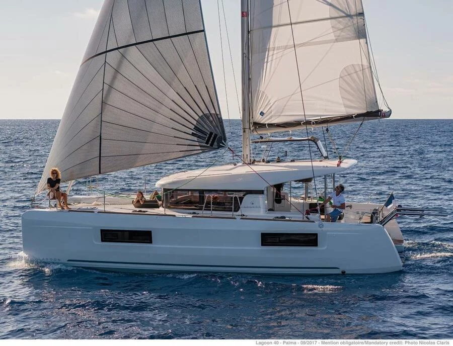 Lagoon 40 - 4 + 2 cab (Nathalie - Cabin charter starboard bow)  - 8