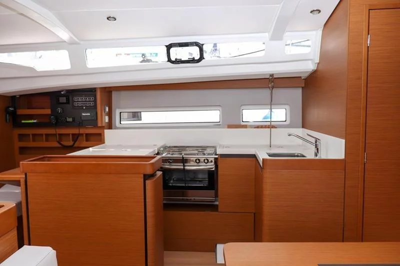 Sun Odyssey 440 3 cabin (Ella Victoria 3 cab)  - 3