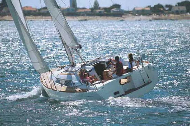 Oceanis 37 (3Cab) (Butterfly)  - 9